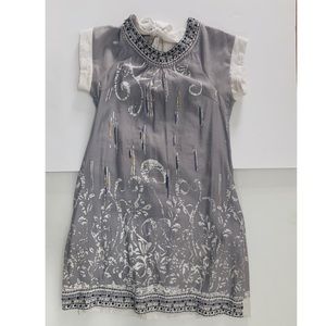 Short grey dress w/ abstract design & keyhole back